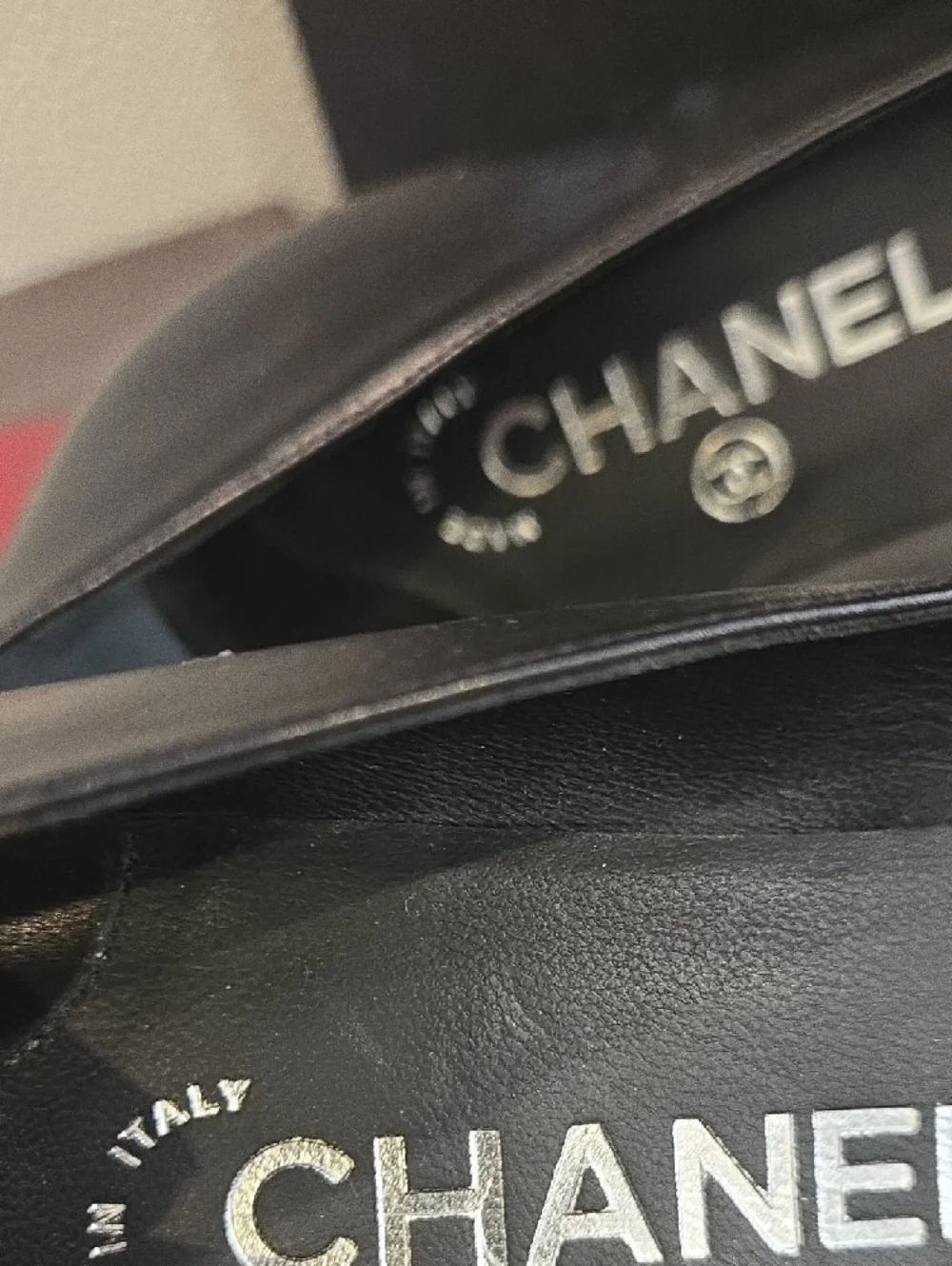 CHANEL Black Leather Women's Flats - Classic Round Toe - Picture 11 of 16
